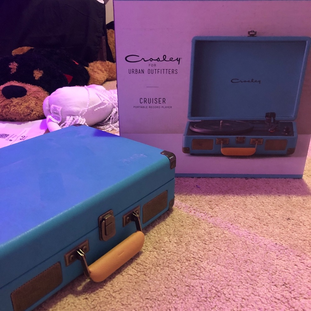 Crosley cruiser portable record player